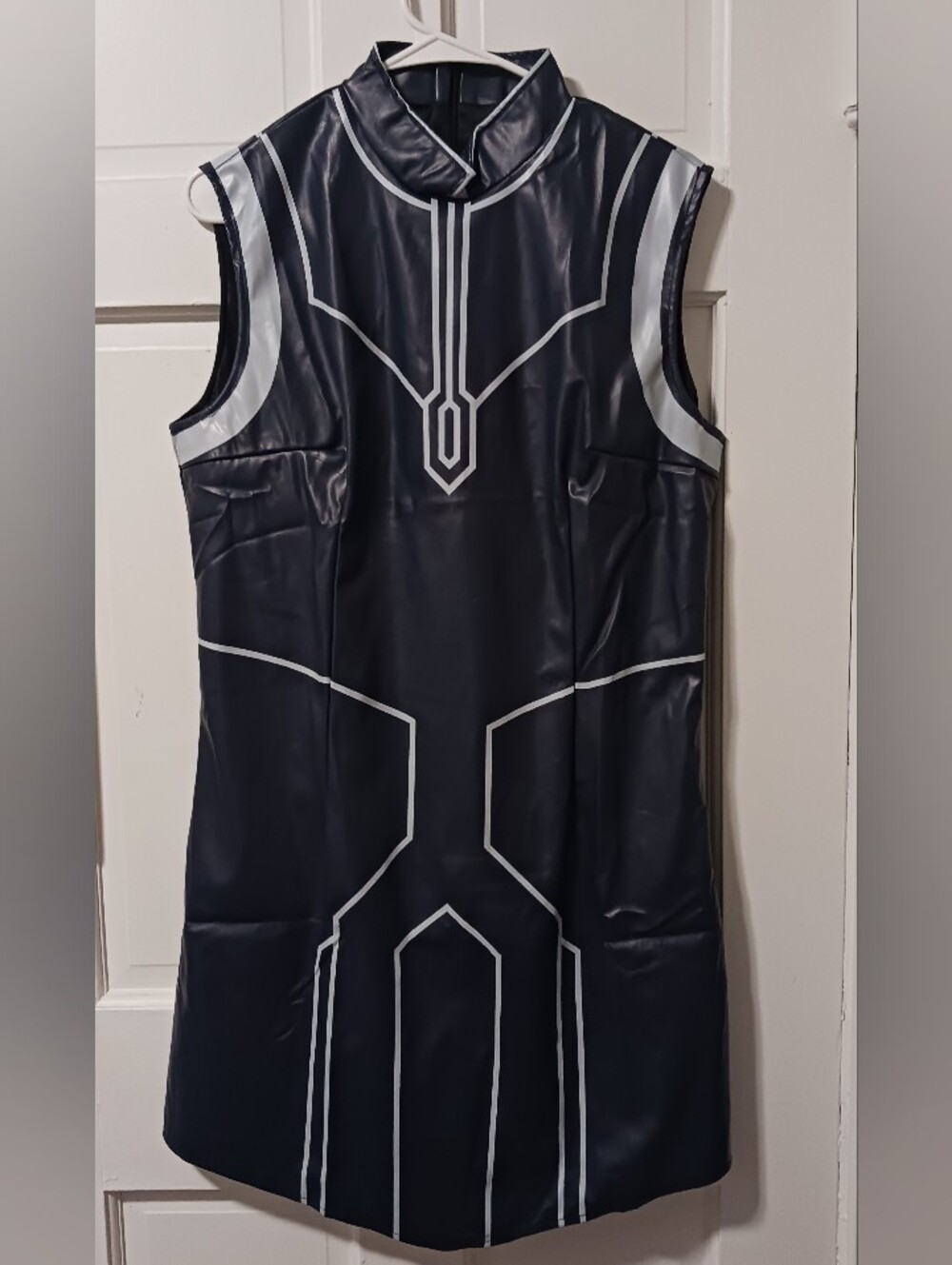 Star Wars Ahsoka Tano Adult Dress , Fully Lined Poly-vinyl Size XL New Open Box